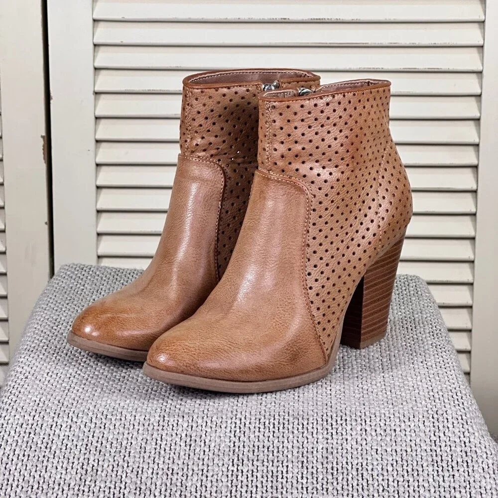 Charming Charlie Tan Brown Vegan Leather Perforated Ankle Boots‎ Botties Size 6